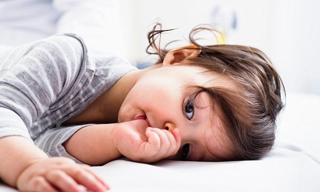 Loi ich khi tre can, mut ngon tay hinh anh