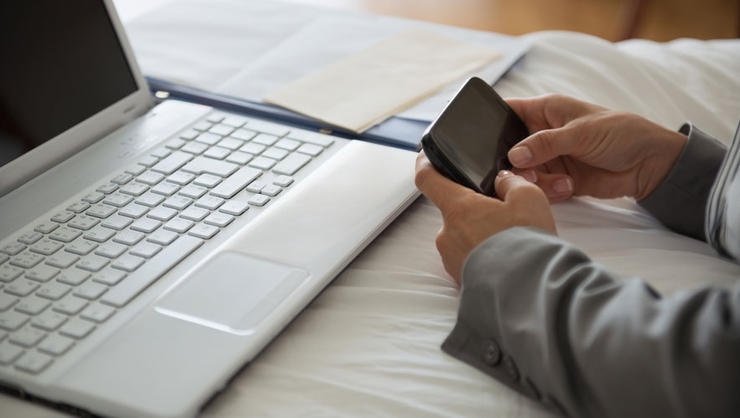 Nhung dieu khong nen lam tren giuong ngu anh 5