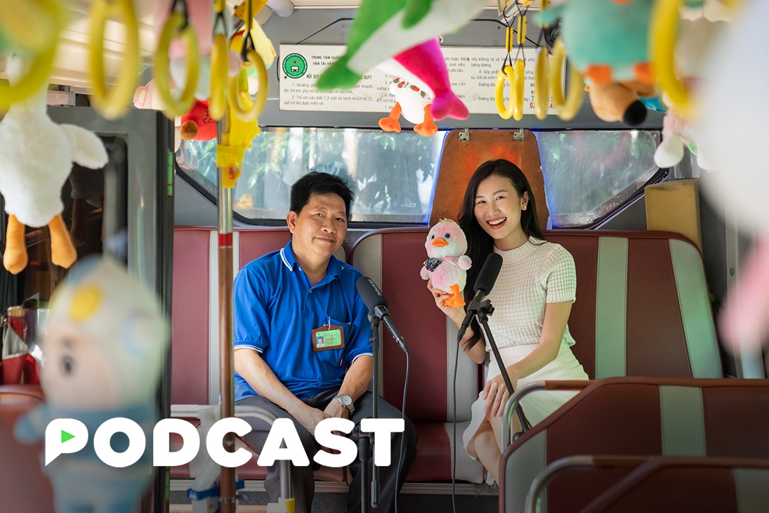 Chuyen xe buyt dac biet, treo day gau bong tang hanh khach o TP.HCM hinh anh