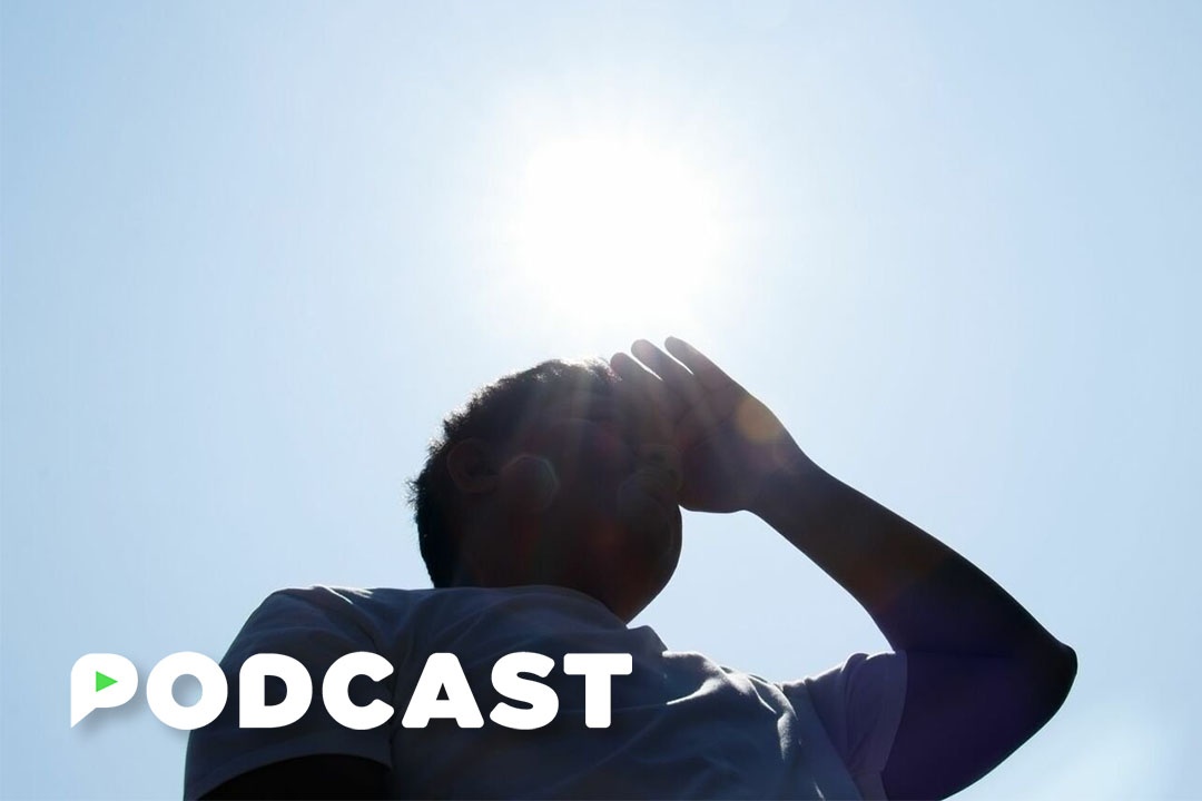 Nga quy giua trua trong thoi tiet nang nong o Ha Noi hinh anh