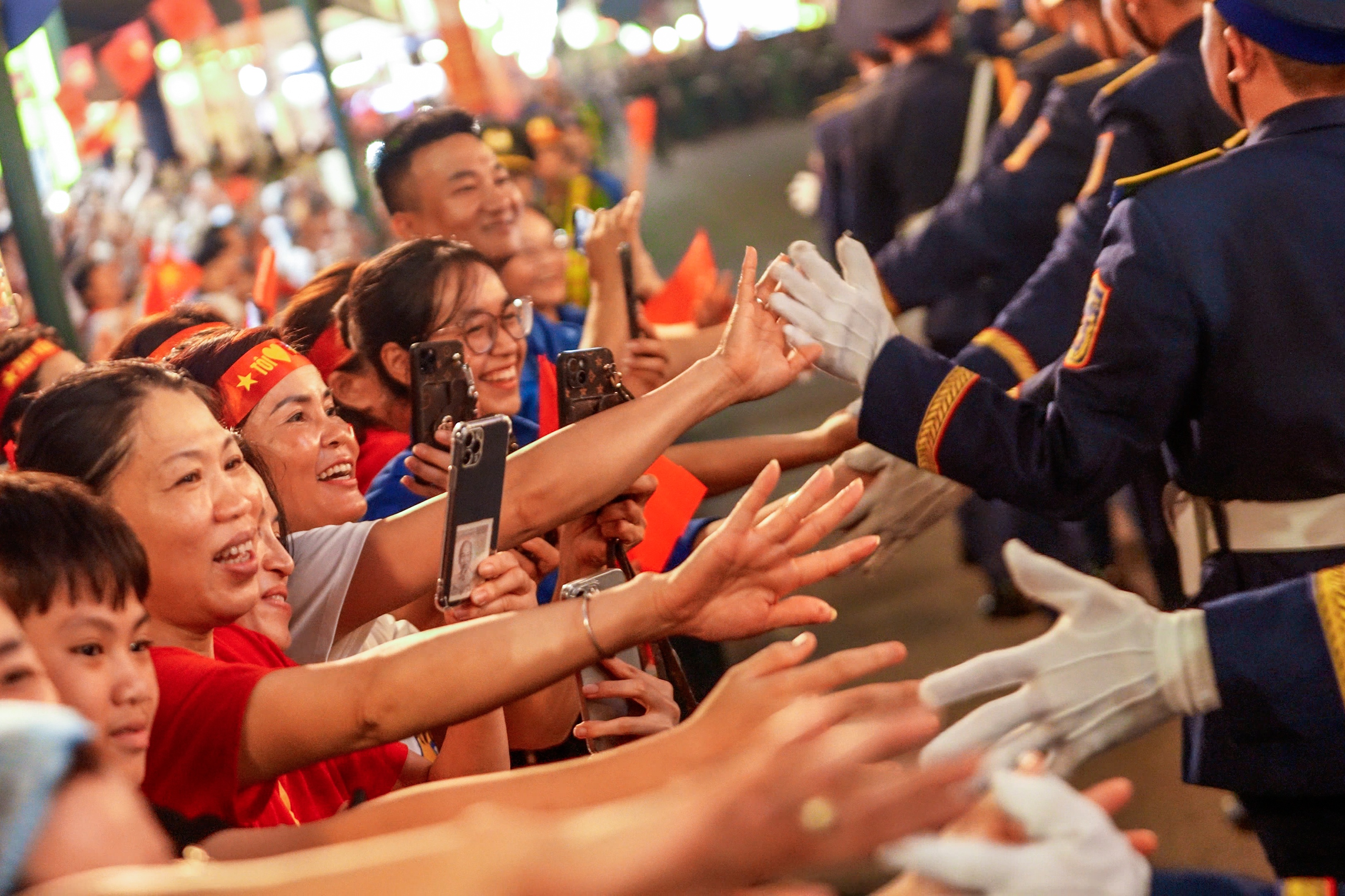 Thuoc phim hung trang dem dieu binh: Mua roi, nuoc mat hoa lam mot hinh anh