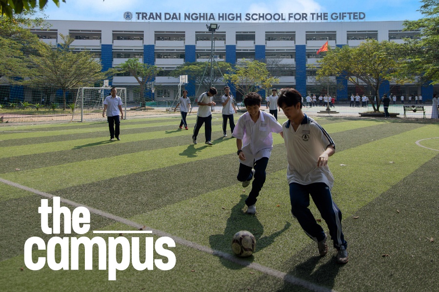Khong gian choang ngop ben trong THPT chuyen Tran Dai Nghia hinh anh