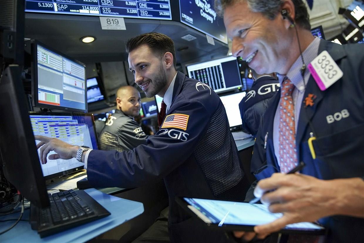 Thi truong chung khoan phuc hoi sau loi de doa cua ong Trump hinh anh