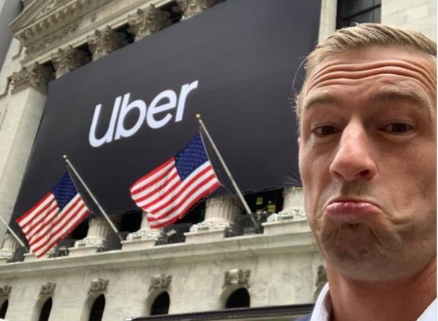 Tro thanh ty phu USD nho dong tweet dinh menh hinh anh