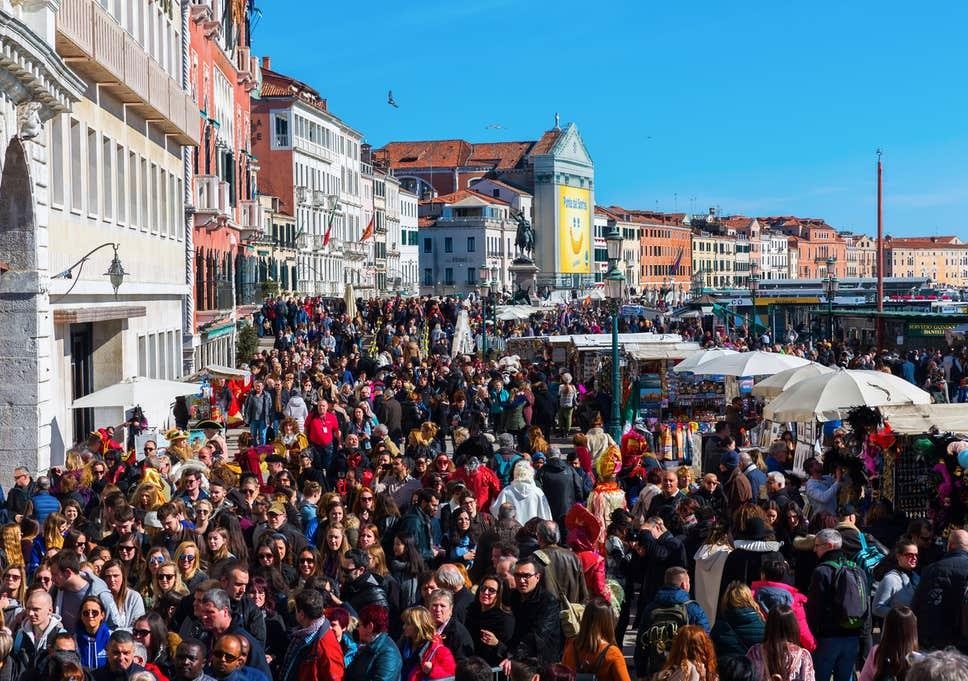 Vi sao Venice va nhieu thanh pho ngan ngam du khach, thu phi tham quan hinh anh