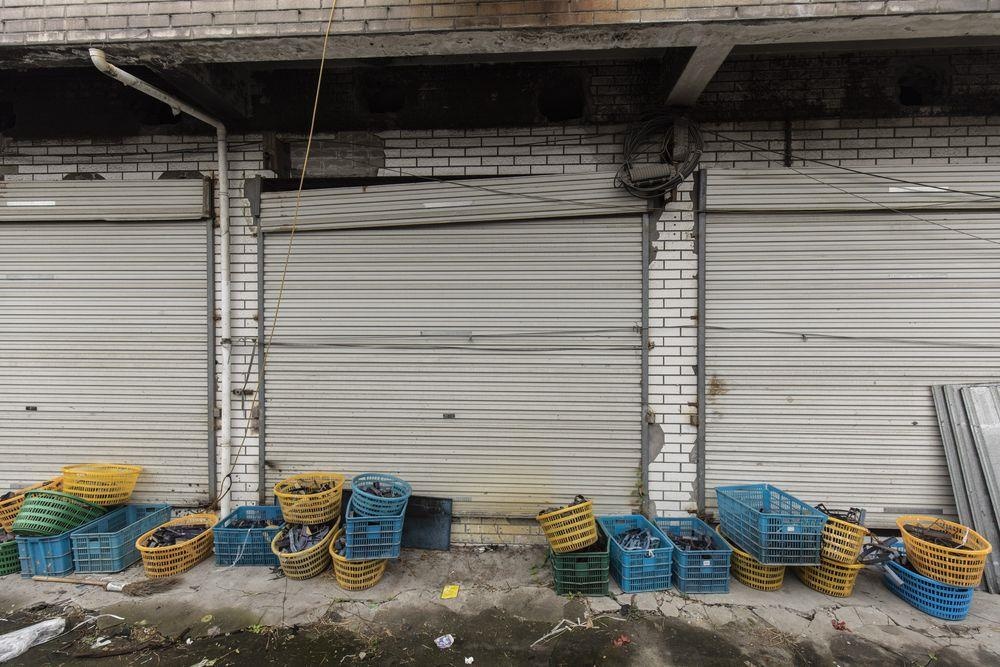 Cong ty nuoc ngoai chay khoi Trung Quoc, hang loat nha may te liet hinh anh