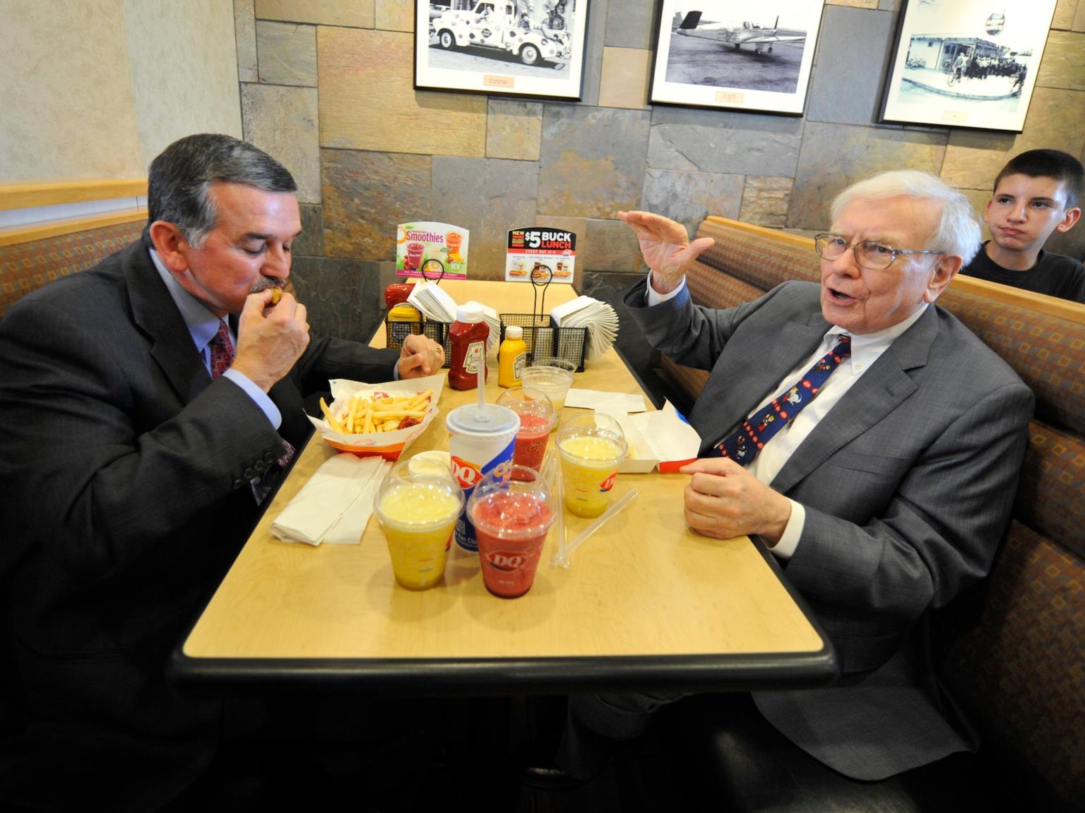 ăn trưa với tỷ phú warren buffett ảnh 1 an trua voi ty phu warren buffett anh 1