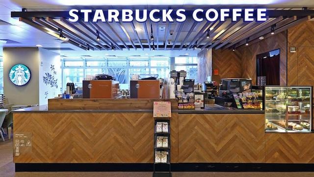 Ca phe Starbucks bi nguoi bieu tinh Hong Kong tay chay hinh anh