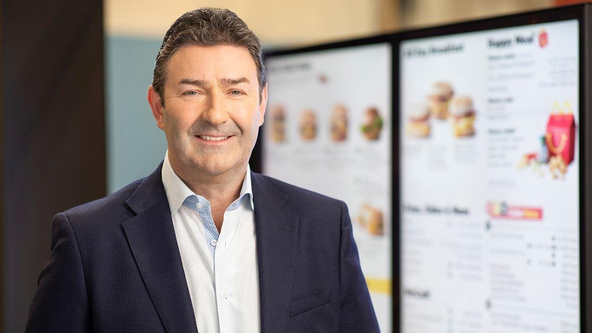 Thoi viec vi quan he voi cap duoi, CEO McDonald’s van co 37 trieu USD hinh anh