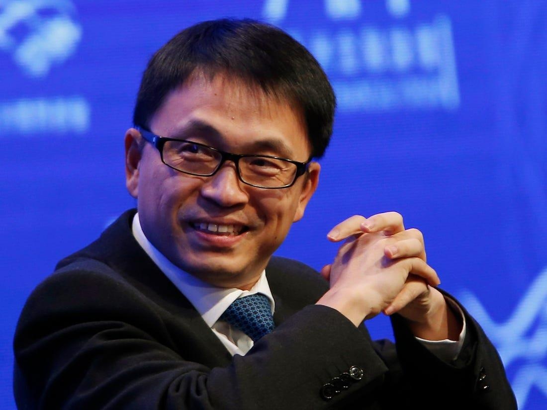 Thieu nien ban dao mi an lien tro thanh ty phu Trung Quoc nhu the nao? hinh anh