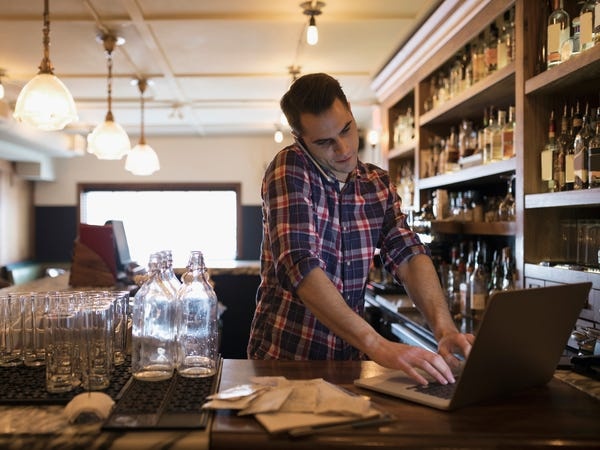 the he tre My ganh dong no va van phu thuoc vao gia dinh anh 1