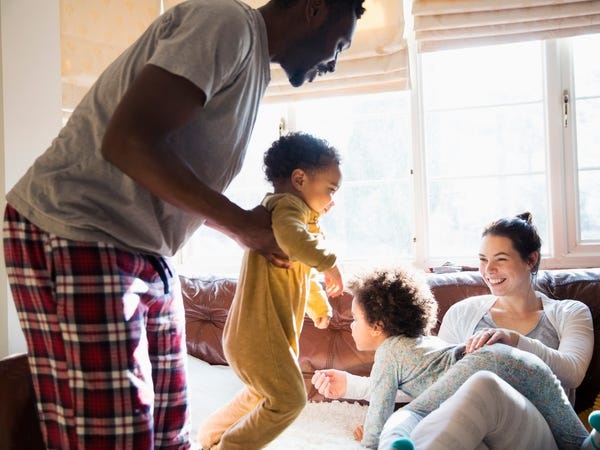 the he tre My ganh dong no va van phu thuoc vao gia dinh anh 8