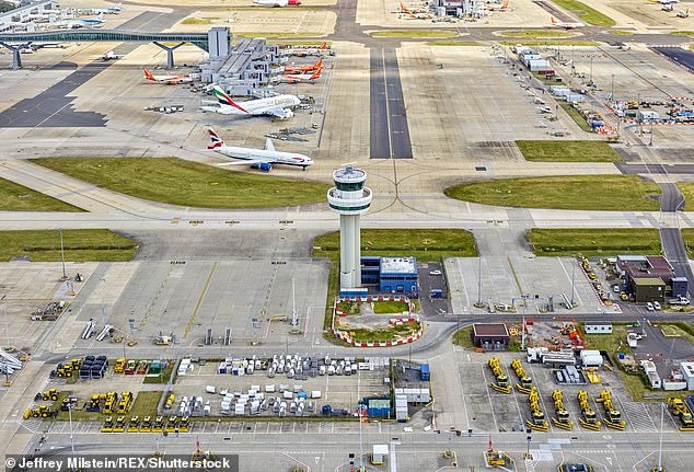 So tre chuyen bay gap hon the, hanh khach Anh tung tin don co bom hinh anh