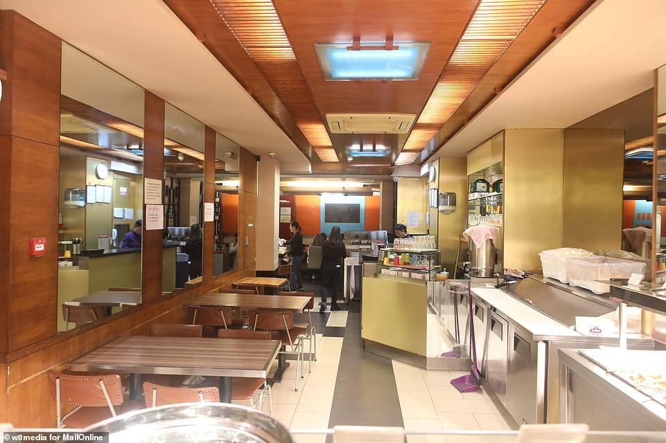 pho Tau o London lao dao vi virus corona anh 2