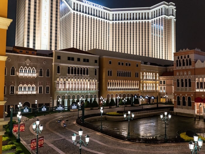 cac diem du lich hoang vang vi virus corona anh 10