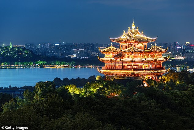 nguoi Trung Quoc di du lich giua dich Covid-19 anh 6