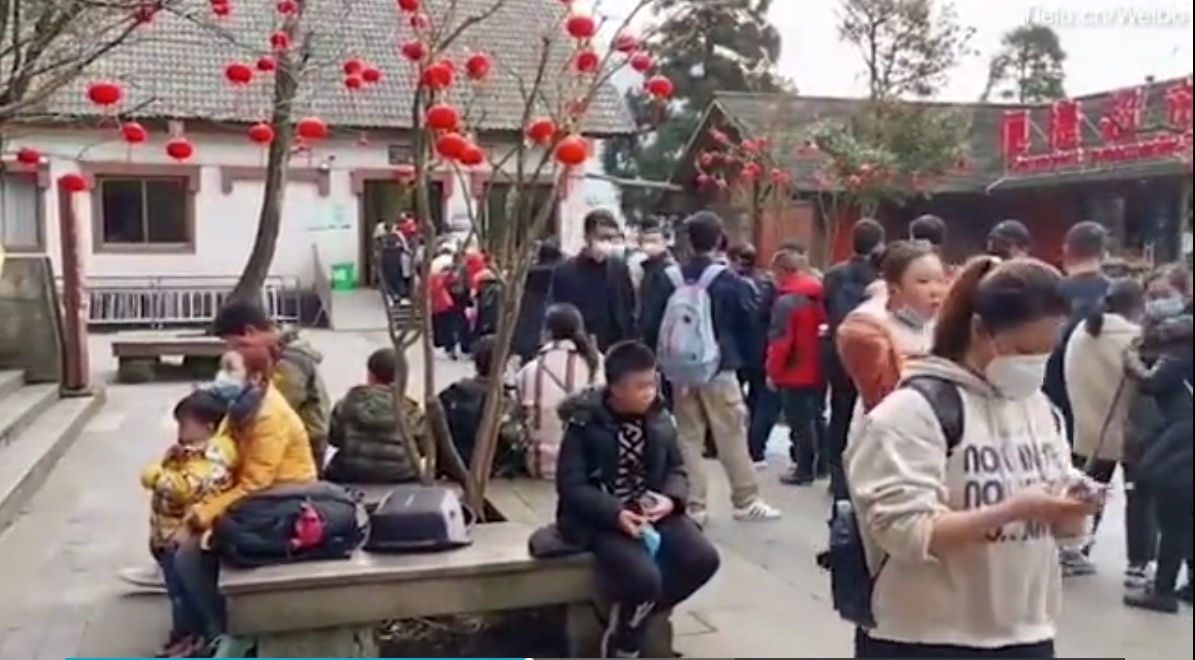 nguoi Trung Quoc di du lich giua dich Covid-19 anh 3