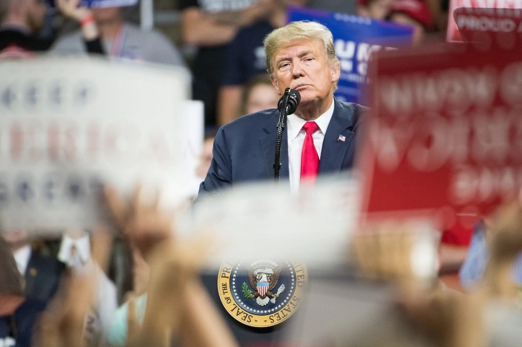 Dich Covid-19 co the de doa co hoi tai dac cu cua Tong thong Trump hinh anh