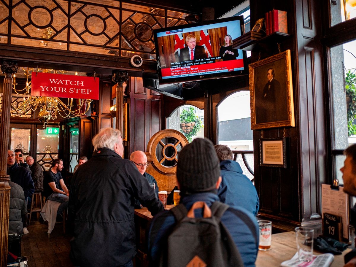 Thu tuong Anh ra lenh dong cua nha hang, quan bar tren toan quoc hinh anh