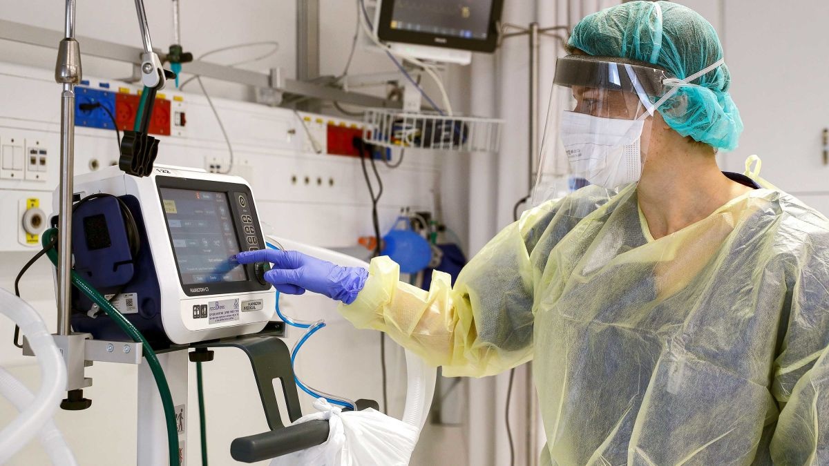 Nuoc My chat vat trong con khat may tho, khau trang y te hinh anh