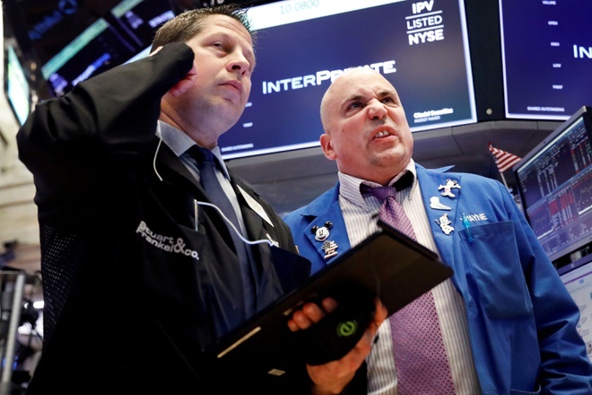 My dieu tra vu nghi si ban thao co phieu truoc khi thi truong lao doc hinh anh