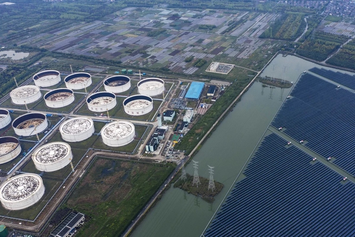 Tieu thu dau lon nhat the gioi, TQ co huong loi khi gia dau sup do? hinh anh