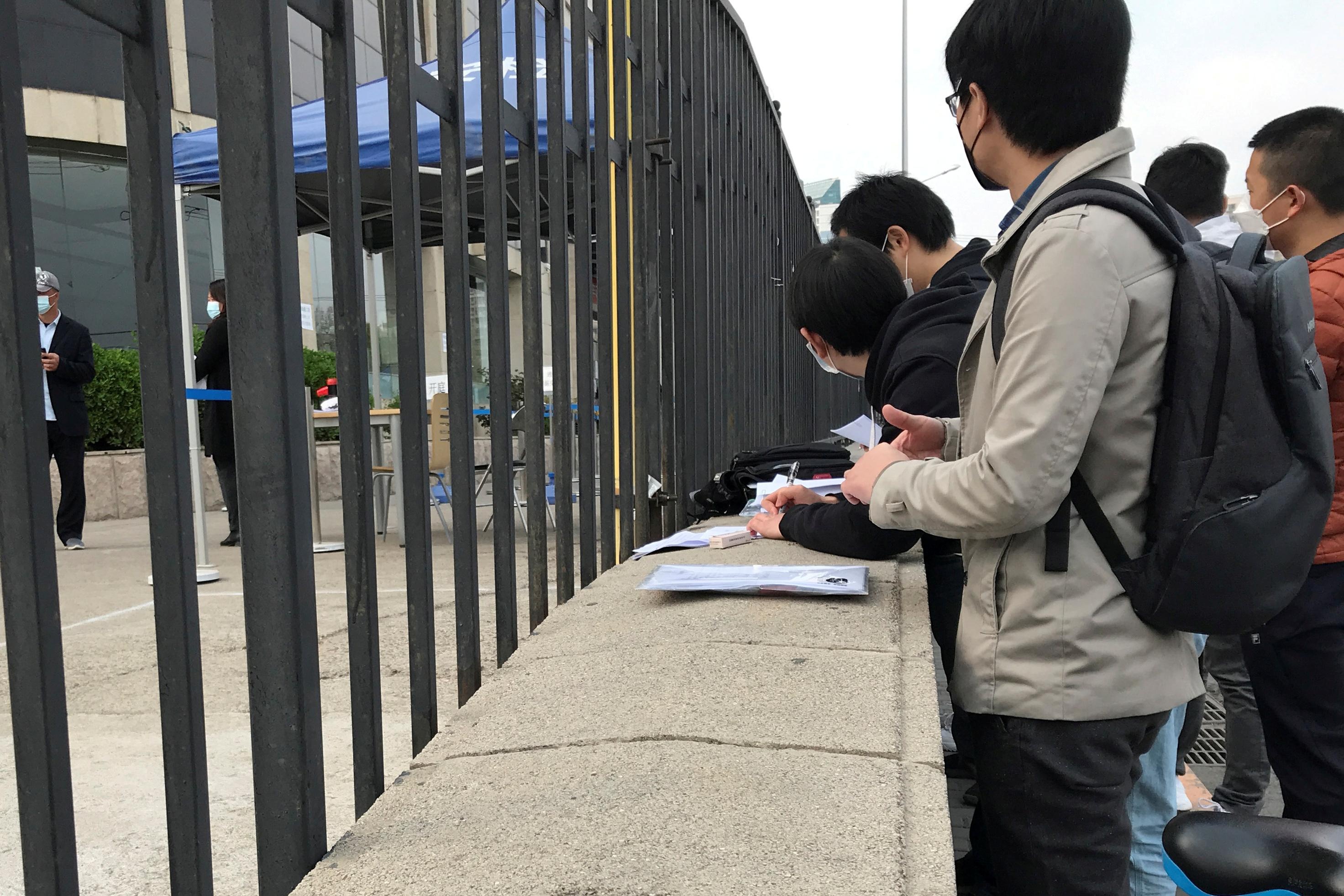 Sau dai dich Covid-19, Trung Quoc doi mat khung hoang moi hinh anh