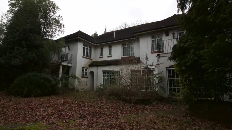 Ben trong khu biet thu sieu dat do bi bo hoang o trung tam London anh 9