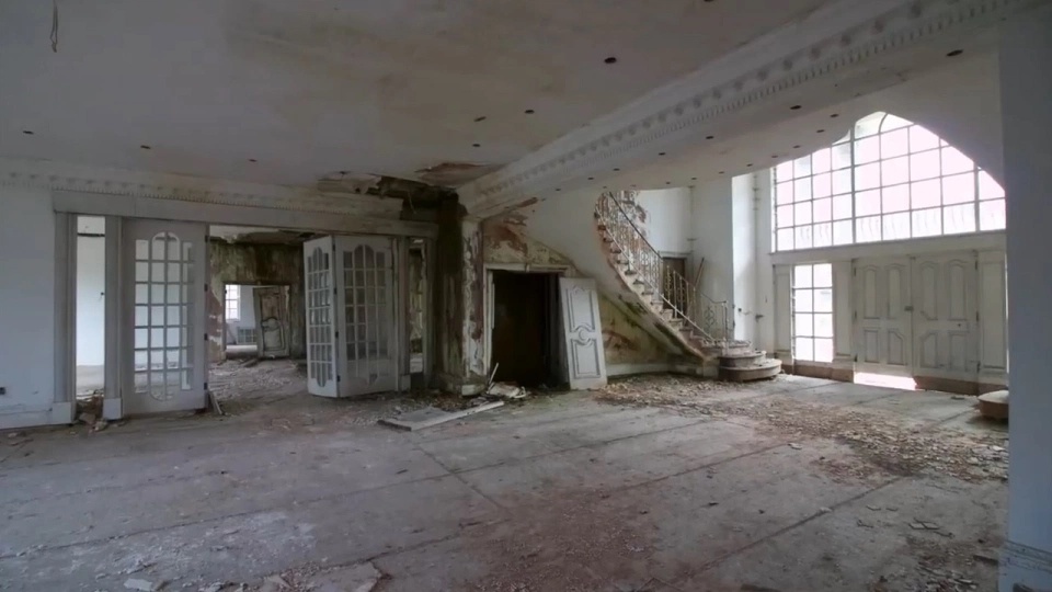 Ben trong khu biet thu sieu dat do bi bo hoang o trung tam London anh 12