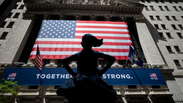 Gan 5.000 ty USD mac ket vi nha dau tu so thi truong chung khoan hinh anh