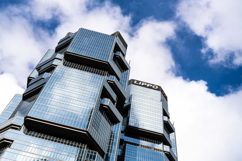 Dan Trung Quoc thao chay khoi thi truong van phong Hong Kong dat do hinh anh