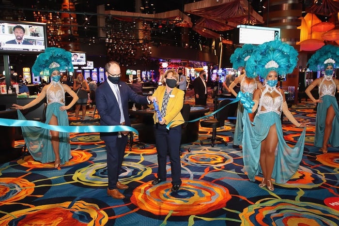 Vu cong chao don, kinh ngan cach va nhung thay doi o cac song bac My hinh anh