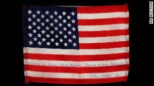 Dong co ten lua,  thia cua phi hanh gia tau Apollo duoc ban dau gia anh 1