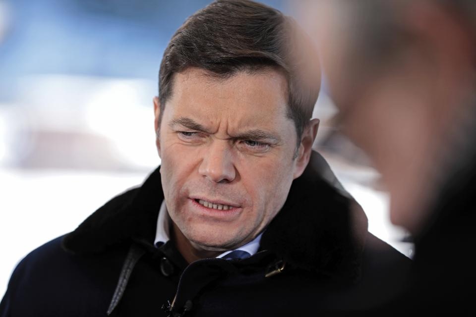 Gioi sieu giau Nga quyet dau Trung Quoc trong cuoc san vang hinh anh