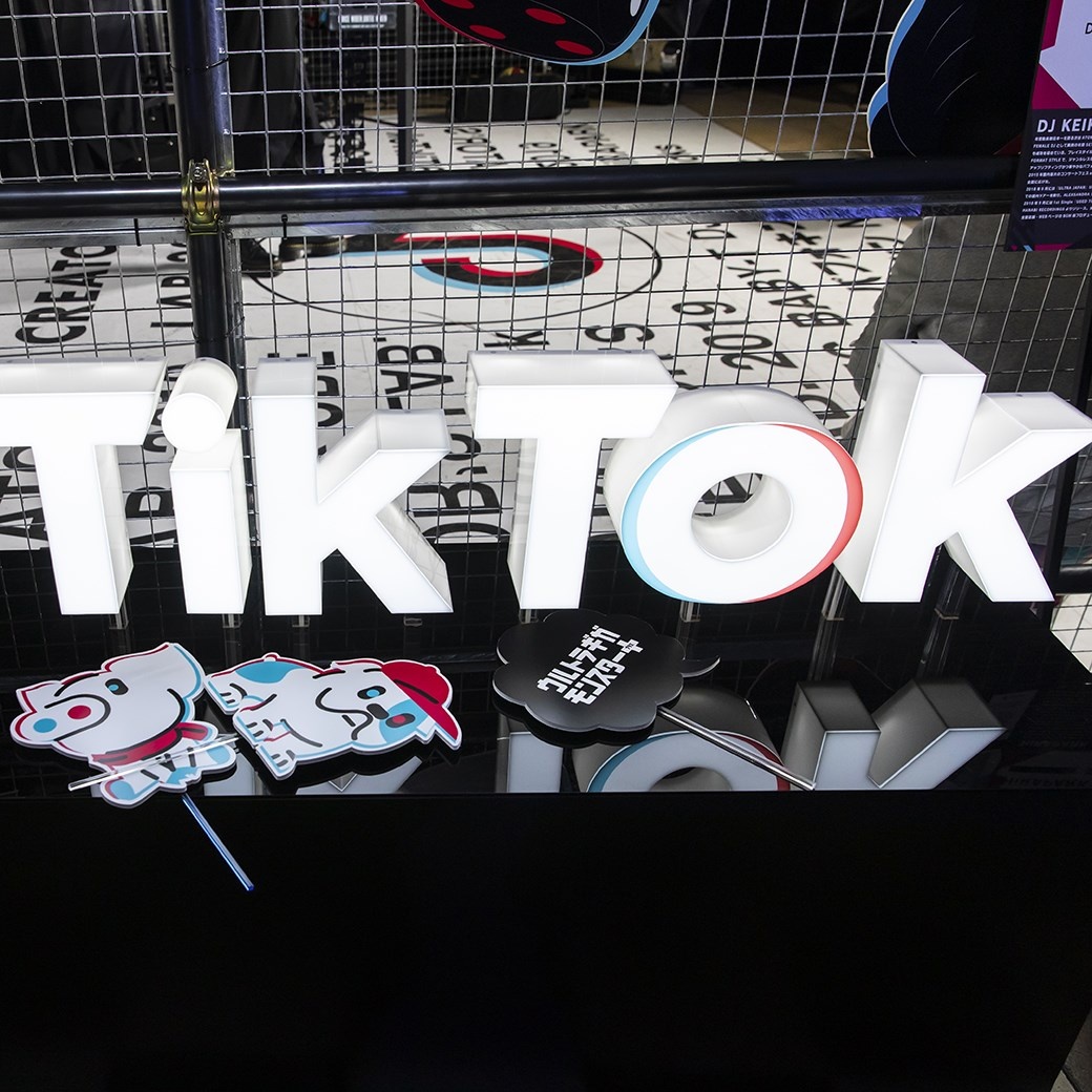 Tong thong Trump dong vai tro gi trong vu Microsoft mua TikTok? hinh anh