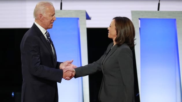 'Nu tuong' giup ong Biden thu hep khoang cach tai chinh voi TT Trump hinh anh