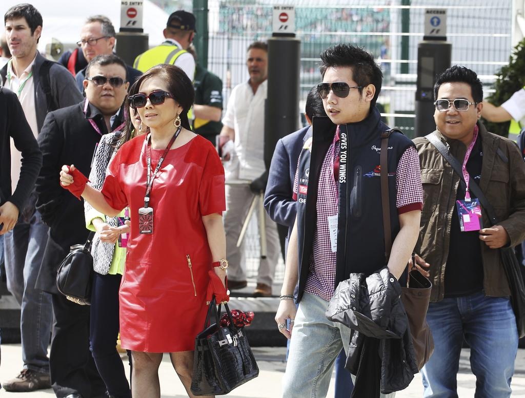 Loi song xa xi gay tuc gian cua thai tu Redbull bo tron anh 1