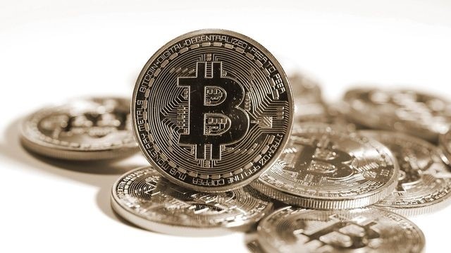 Bitcoin vuot nguong 19.000 USD,  con sot tien ao chinh thuc quay lai? anh 1