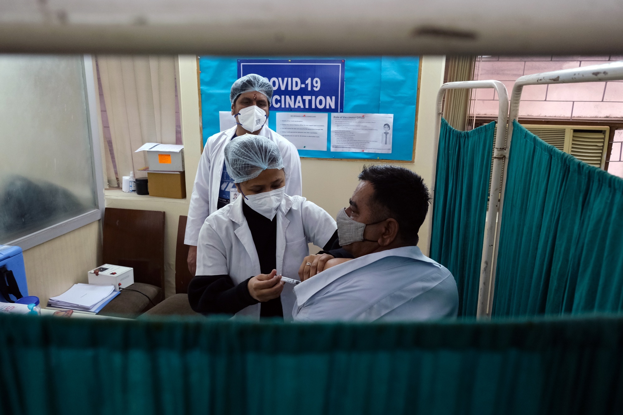 covid 19 o an do,  my gom vaccine,  tiem chung anh 2