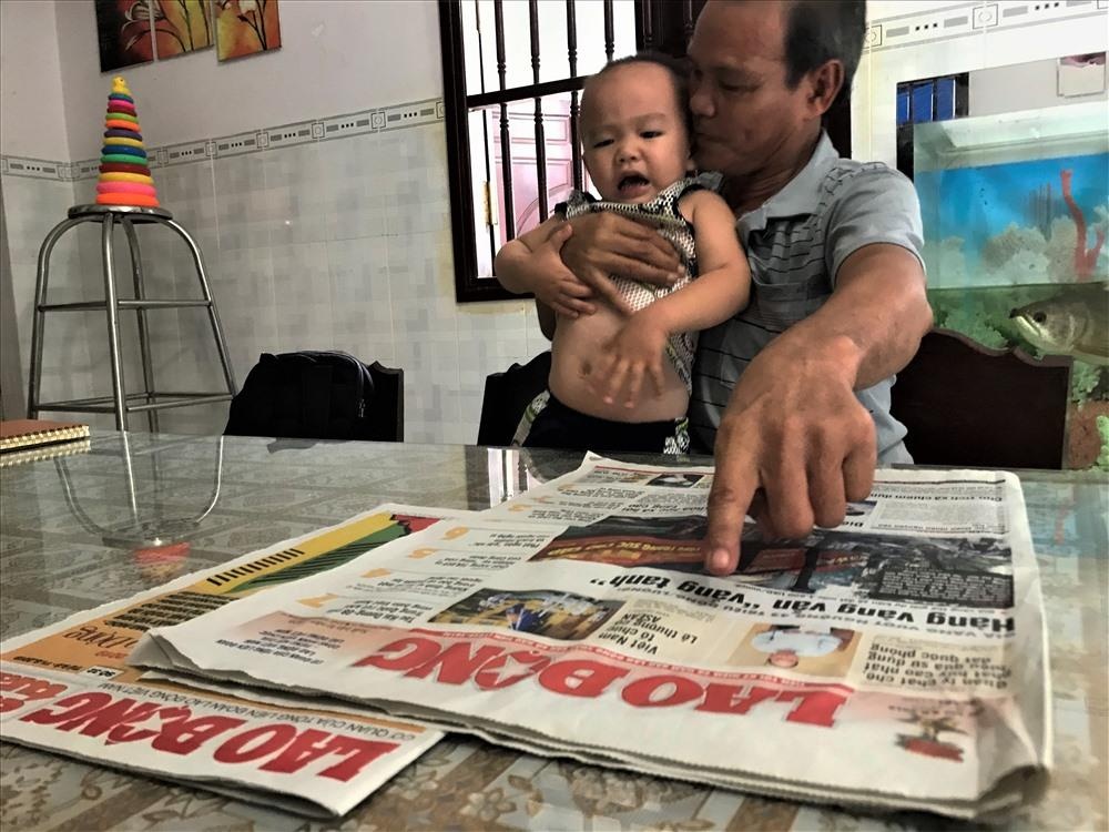 2 tuổi biết đọc báo ảnh 2 2 tuoi biet doc bao anh 2