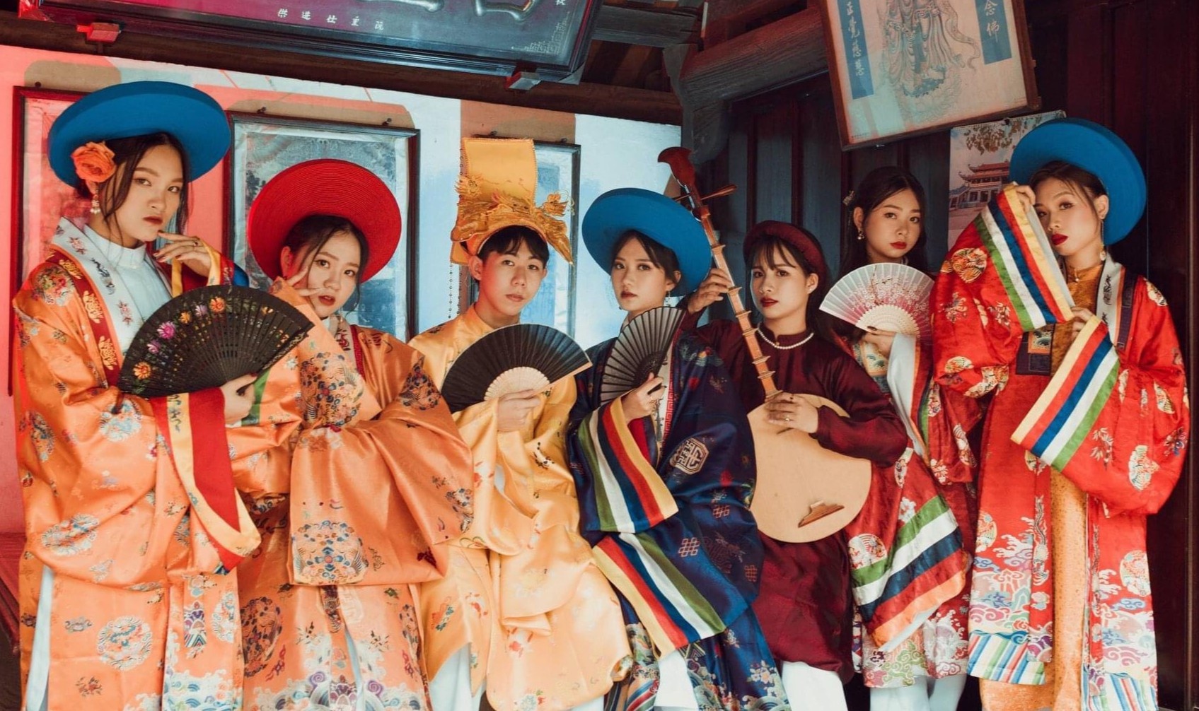 Chum anh ky yeu mac Viet phuc cua hoc sinh lop 12 o Nam Dinh anh 1