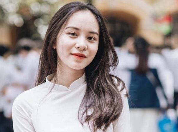 Nu sinh Phan Dinh Phung noi bat trong le be giang nam 2018 gio ra sao? hinh anh