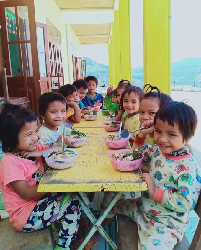 Nhung bua an cua hoc sinh truong Tak Po anh 2