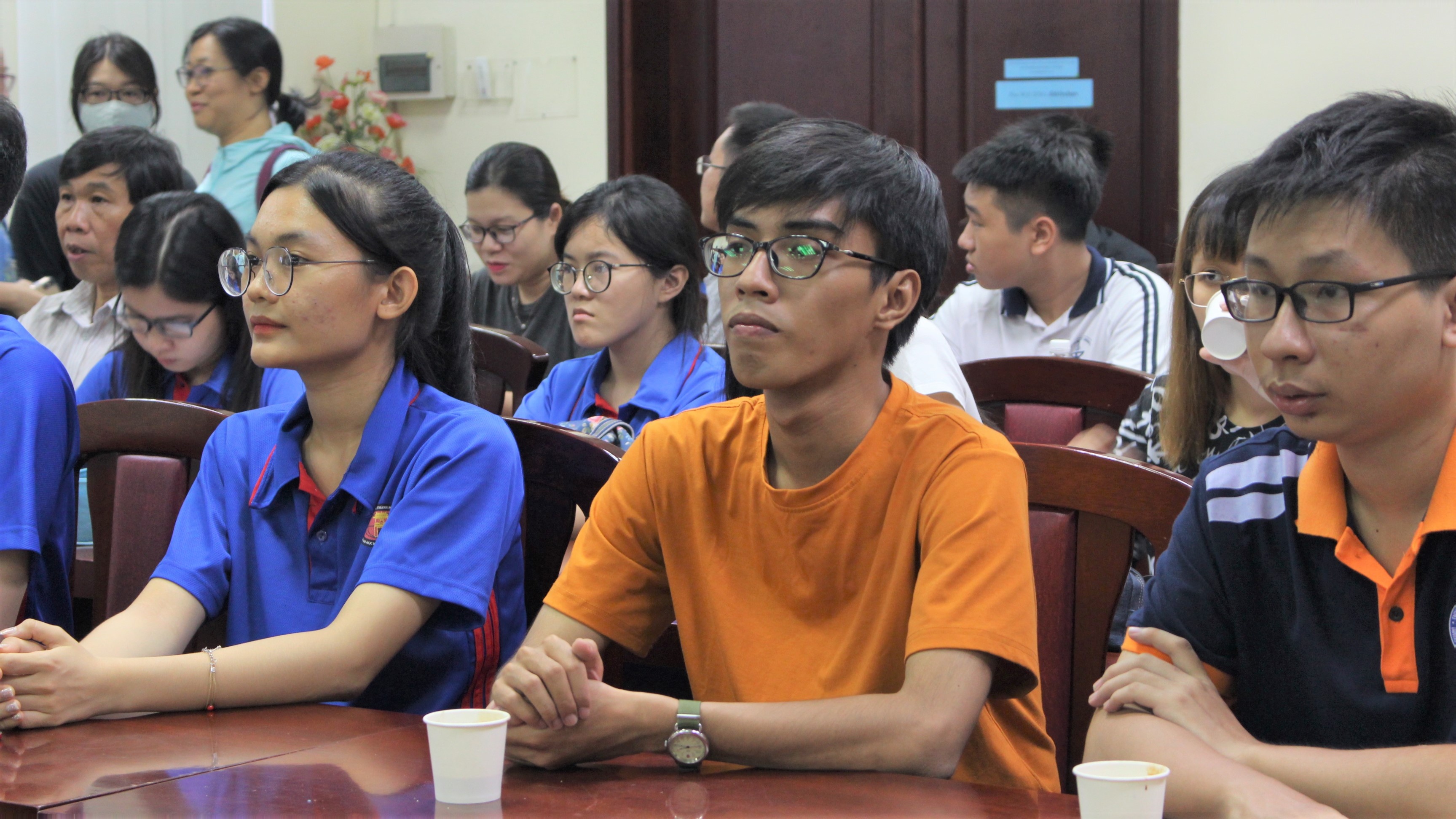 Hoc truong chuyen khong phai hoc lech anh 2