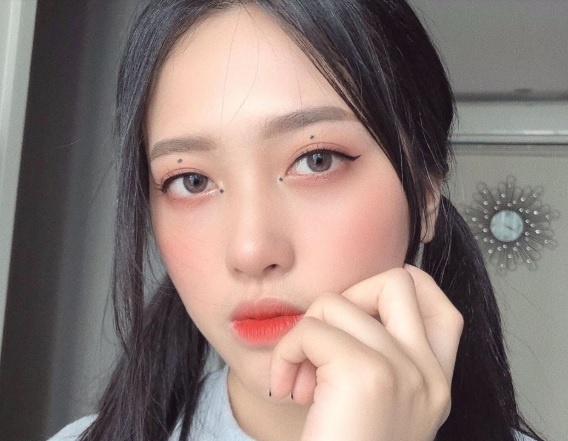 Nu sinh Ngoai thuong gioi tieng Anh, thich lam clip day ngoai ngu hinh anh