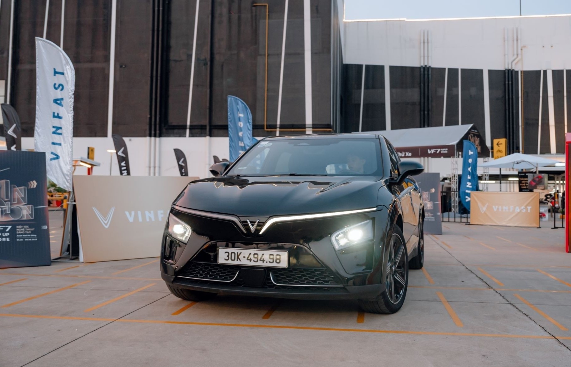 VinFast VF 7 va 2 'ban phoi' chat lu khien nguoi dung tram tro hinh anh