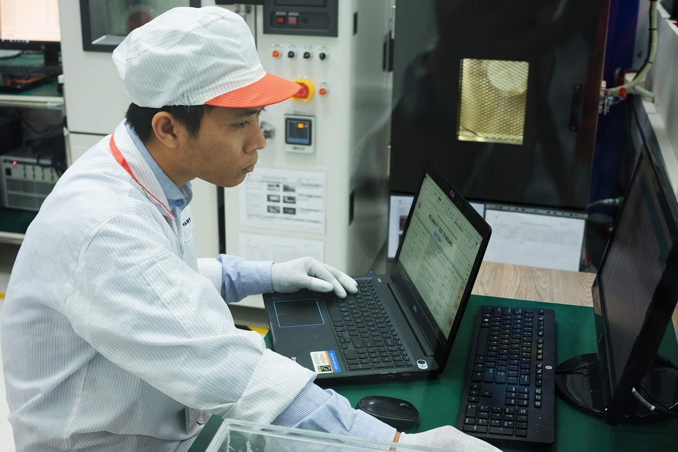 Doanh nghiep dien tu Viet Nam dang nam duoi day 'duong cong nu cuoi' hinh anh