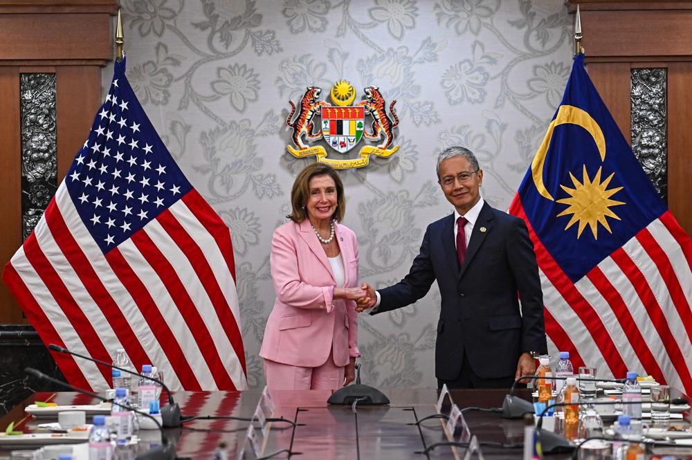 Ba Pelosi den Malaysia hinh anh