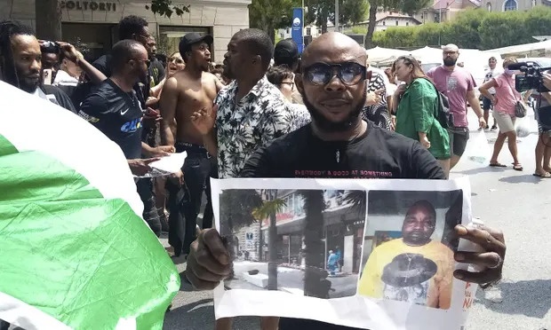Nguoi cu Nigeria bi giet o Italy anh 2