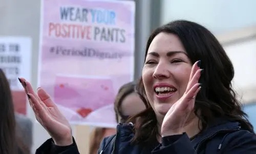 Nuoc dau tien cung cap san pham kinh nguyet mien phi cho nguoi dan hinh anh